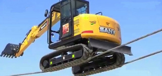 Heavy Equipment Excavator Operator Skills & River Crossing Excavator Driving